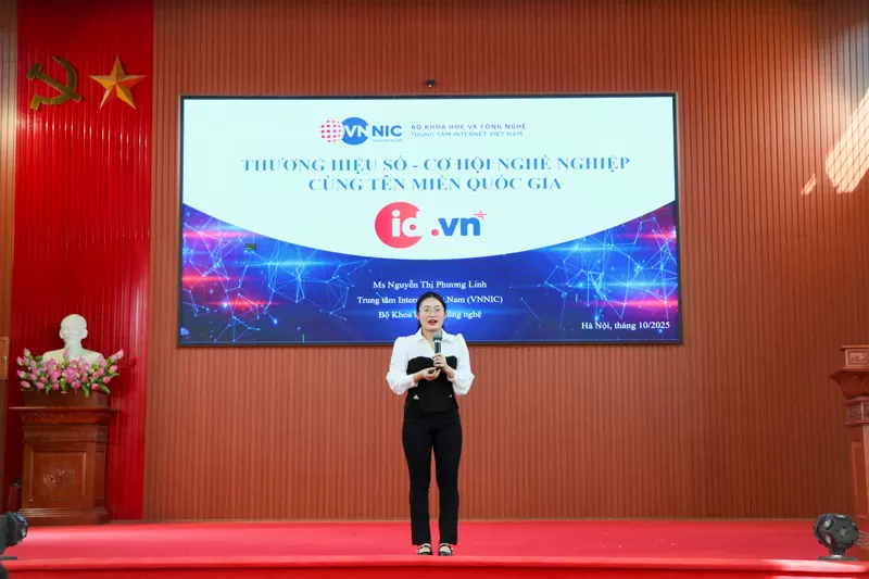 sinh viên có mặt tại chương trình được định hướng tiếp cận định danh thương hiệu số