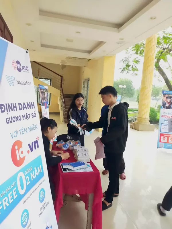 Web4s hướng dẫn sinh viên Đại học Sư phạm Kỹ thuật Vinh đăng ký & khởi tạo website