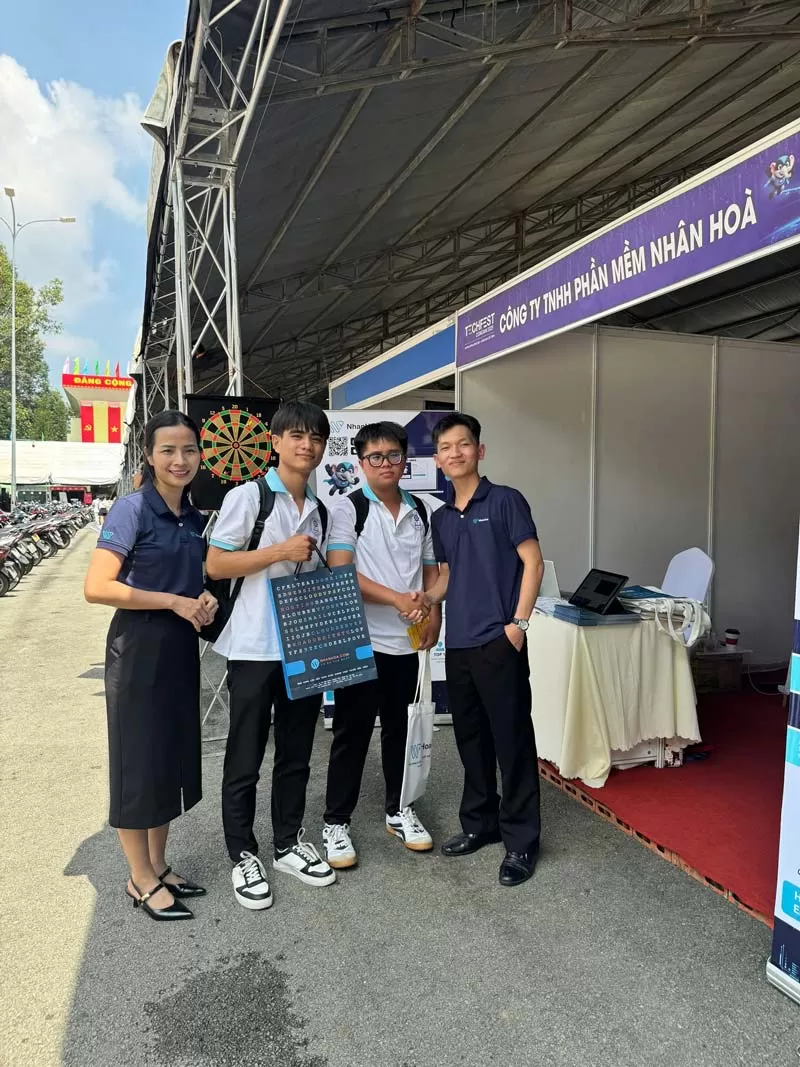 Web4s tham gia Techfest Đồng Nai 2025 và trao tặng 3.000 tên miền .VN