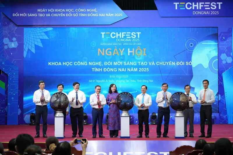 Web4s tham gia Techfest Đồng Nai 2025 và trao tặng 3.000 tên miền .VN